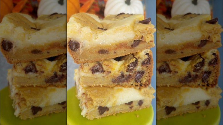 Gooey cheesecake cookie bars