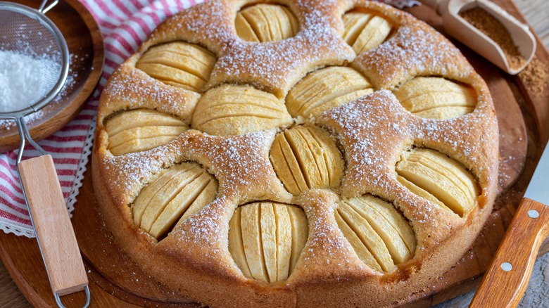 Sunken apple cake