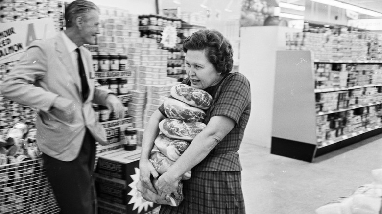 Black and white screengrab of "Supermarket Sweep" in the 1960s