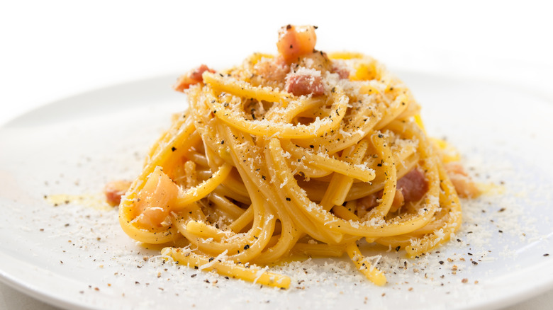 A plate of carbonara