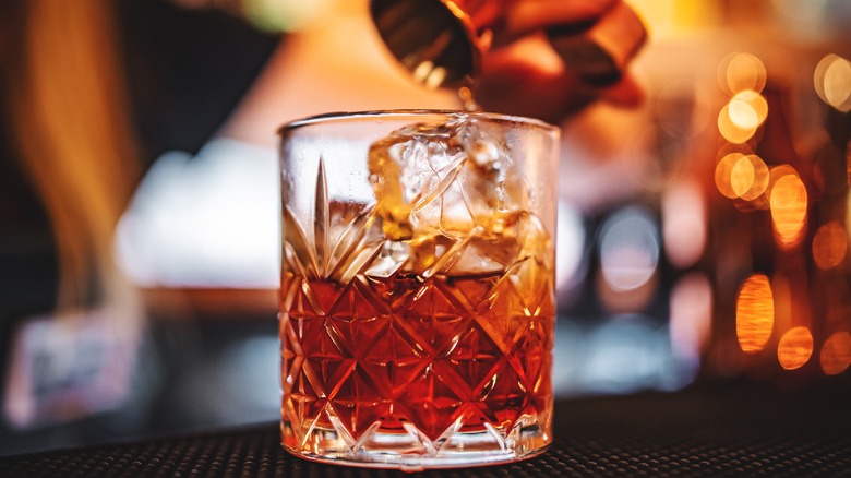 bartender pouring a negroni