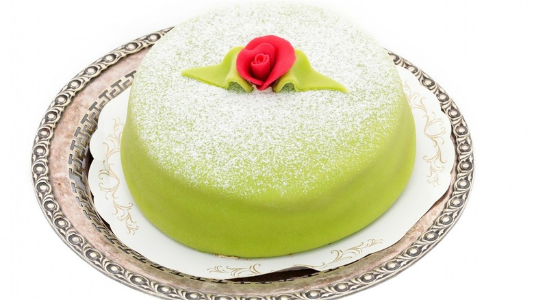 Green Princess Cake with fondant rose