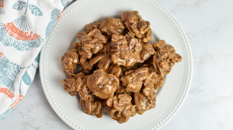 sweet and crunchy pralines 