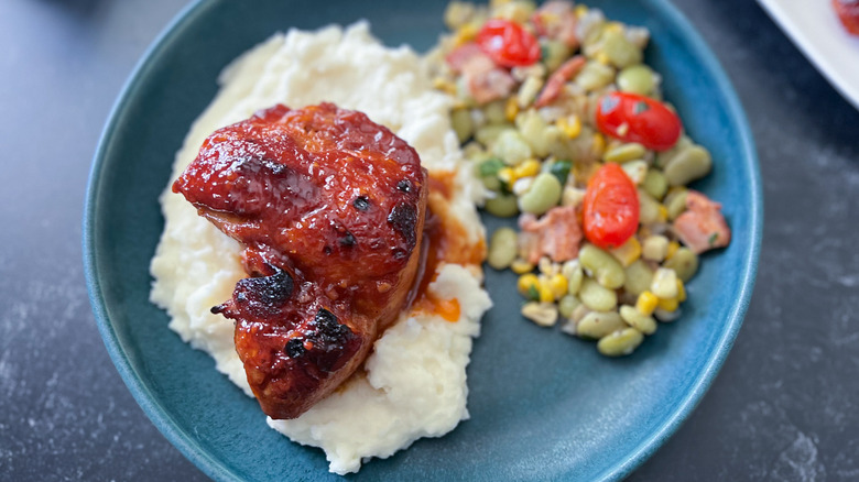 barbecued chicken with mashed potatoes
