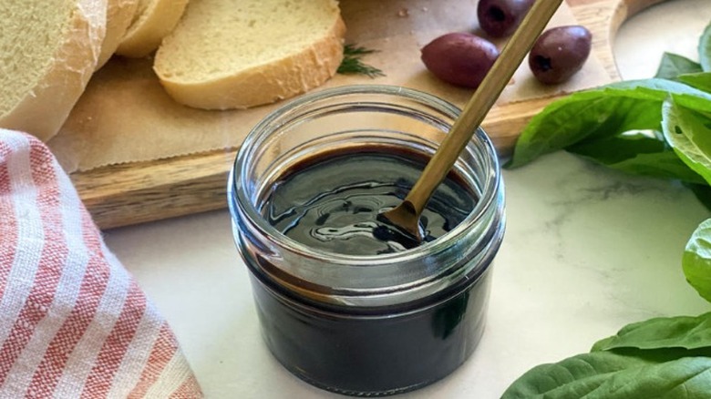 balsamic glaze to serve on bread