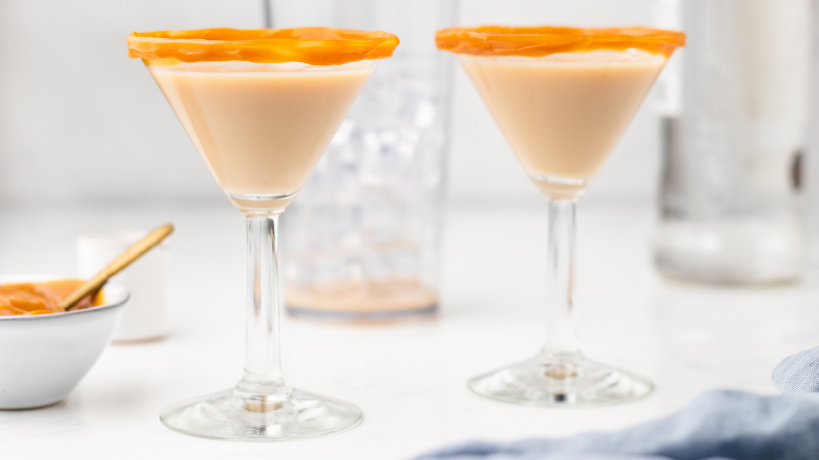 <a href="https://www.mashed.com/1774863/sweet-creme-brulee-martini-recipe/" target="_blank">Sweet Crème Brûlée Martini Recipe</a>