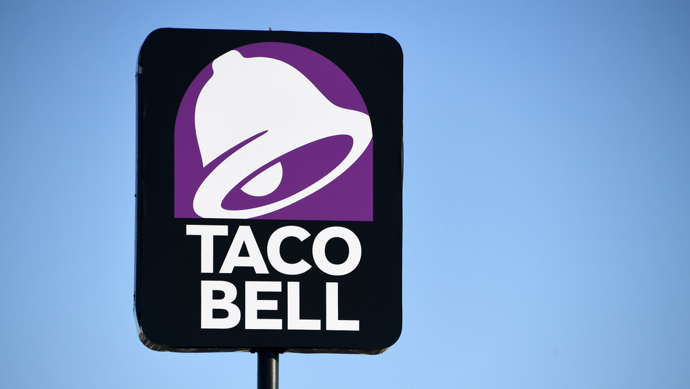 A Taco Bell sign