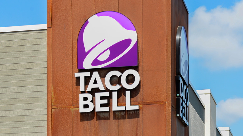 Taco Bell sign 