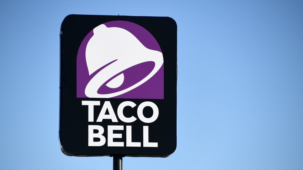 taco bell sign