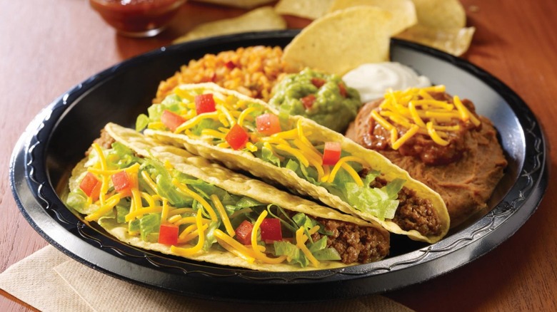 Taco Bueno plate