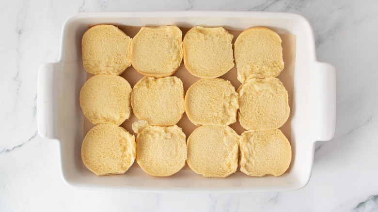 Baking dish with slider bottom buns