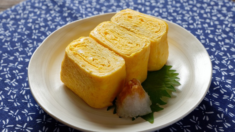 Tamagoyaki eggs with daikon