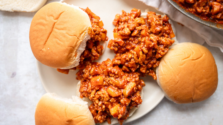 turkey and apple sloppy joes on buns