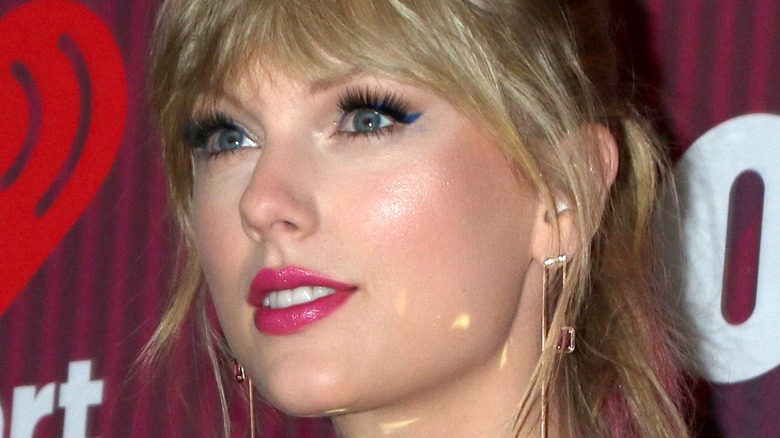 Taylor Swift in pink lipstick