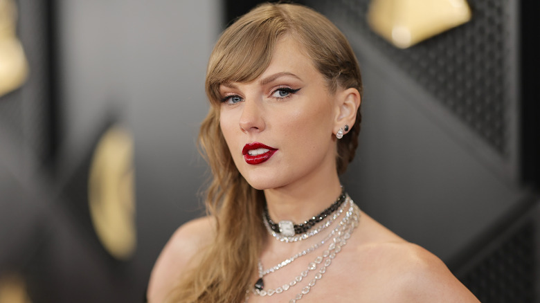 Taylor Swift braided in jewelry