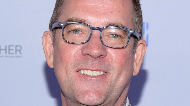 Ted Allen wearing glasses