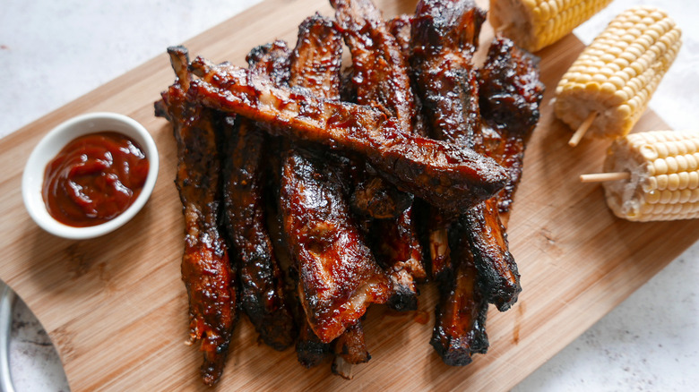 spare ribs with BBQ sauce