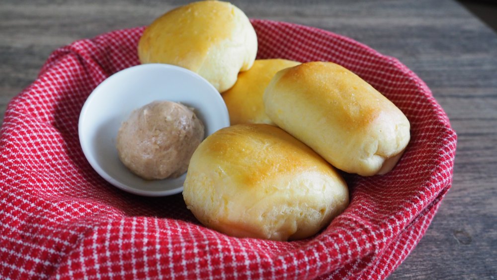 Texas Roadhouse cinnamon butter and rolls