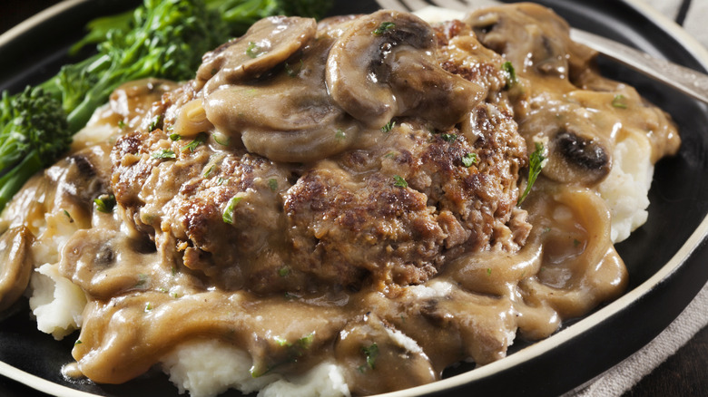Beef tips with gravy and mushrooms