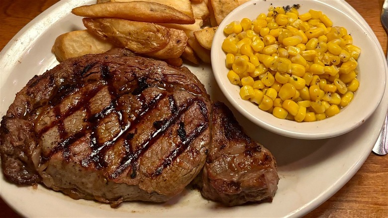 Make Any Texas Roadhouse Steak Better With This Sauce Request