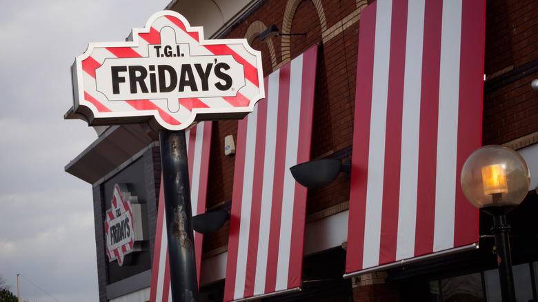 TGI Fridays exterior sign