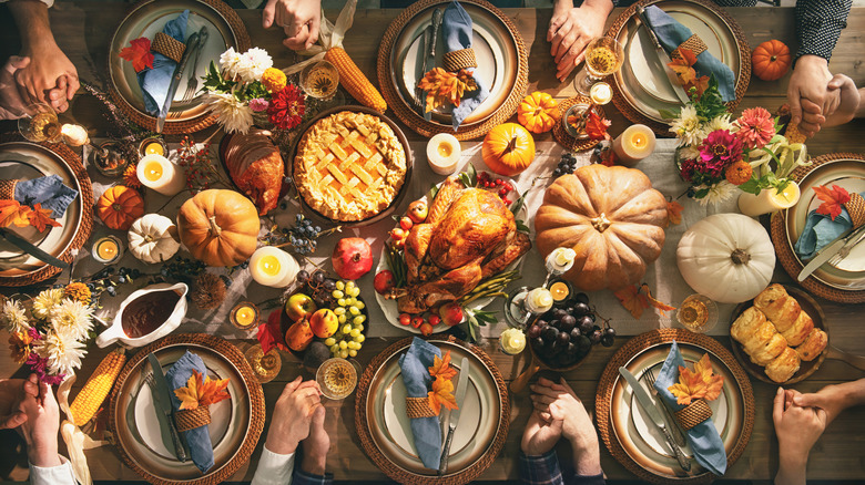 https://www.mashed.com/img/gallery/thanksgiving-dinner-hacks-youll-wish-you-knew-sooner/intro-1661166450.jpg