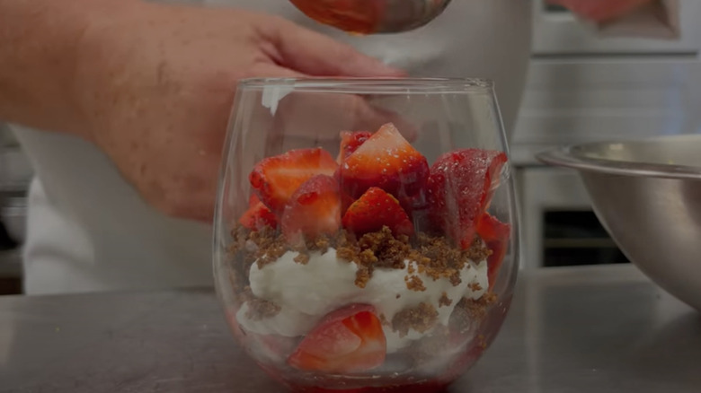  tilsløret bonde's daughter made with strawberries