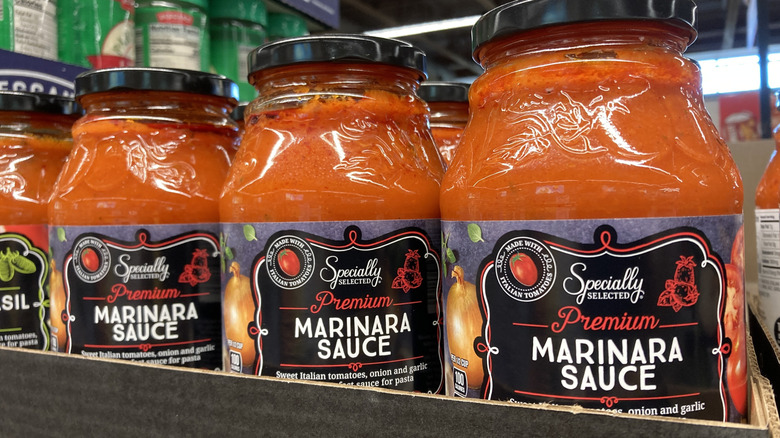 jars of Aldi marinara sauce