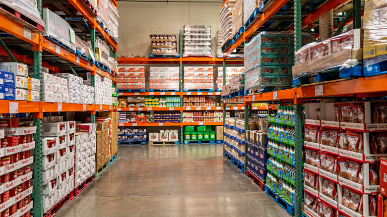 An aisle in Costco