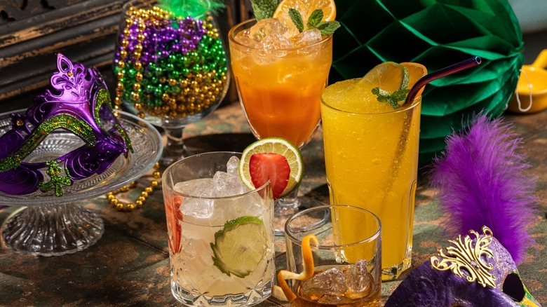 Mardi Gras drinks and decorations