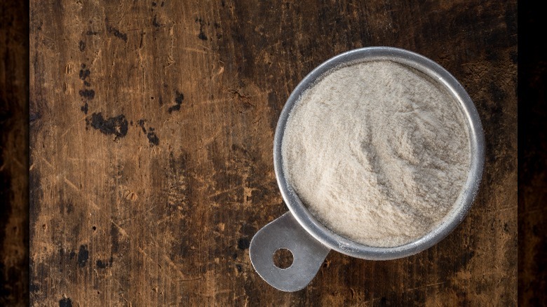 Xanthan gum in a cup