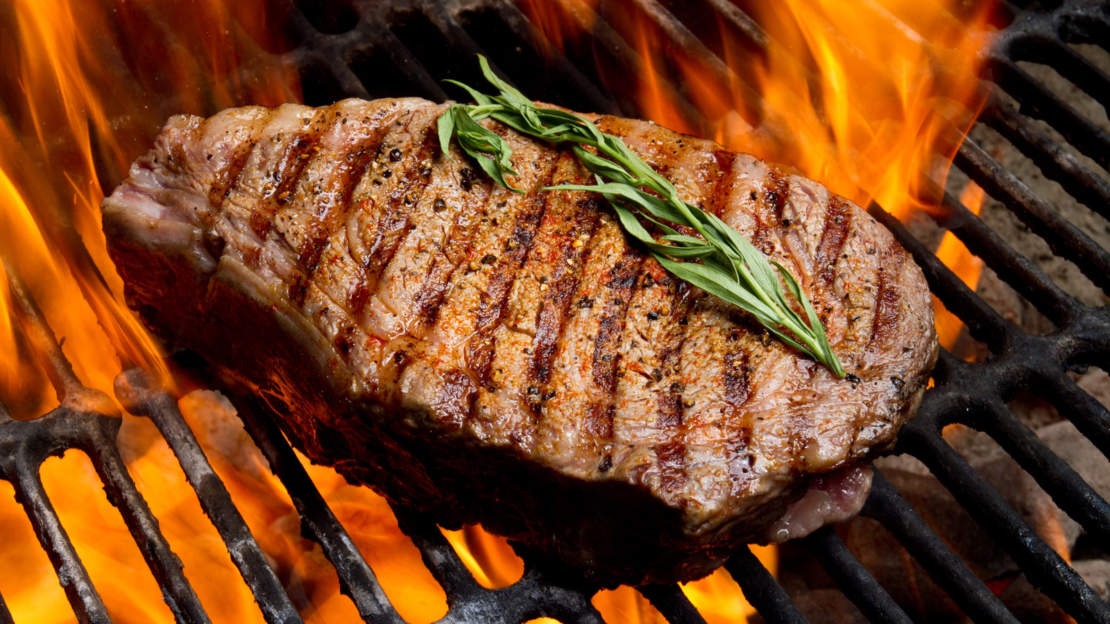 The 2 Veggies You Should Serve With Grilled Steak