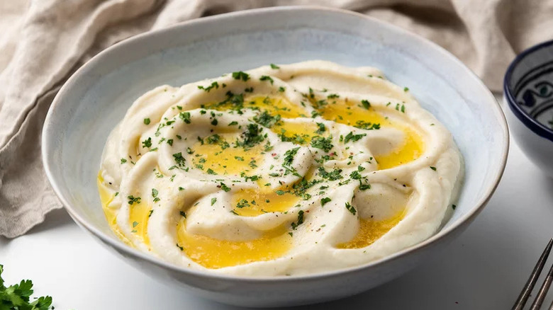 mashed cauliflower with herbs and butter