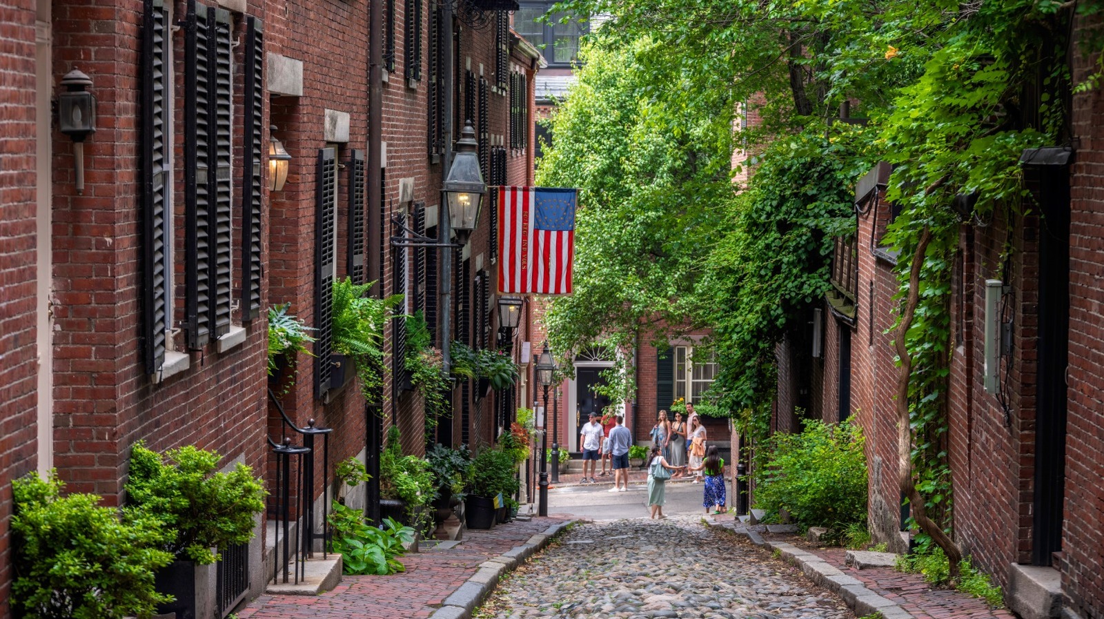 The 5 Best Spots To Bring A First Date In Boston, According To A Local