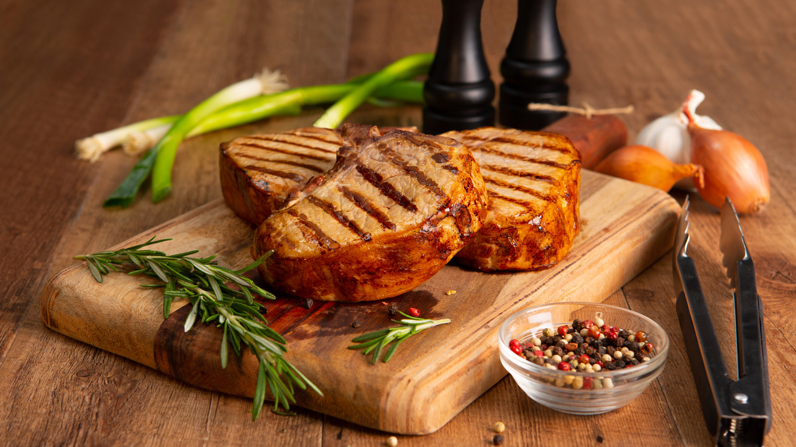 <a href="https://www.mashed.com/2252303/6-2-2-method-perfect-pork-steaks/" target="_blank">The 6-2-2 Rule You Need For Perfectly Cooked Pork Steaks</a>