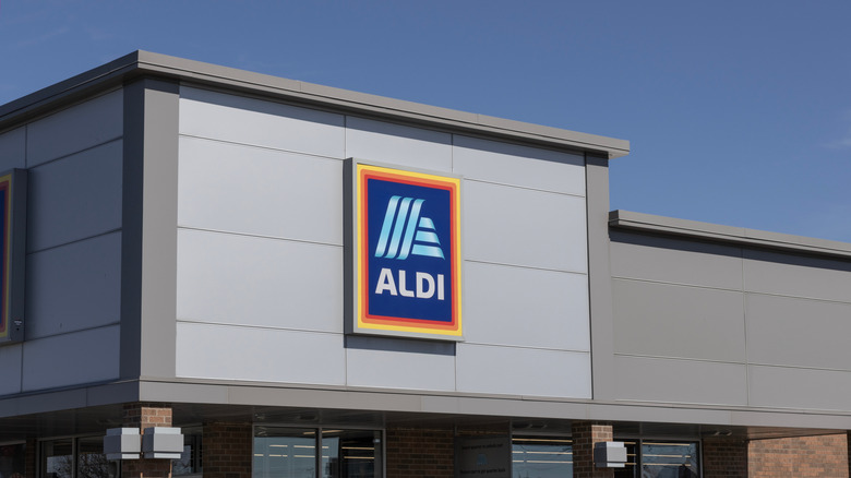 an Aldi storefront