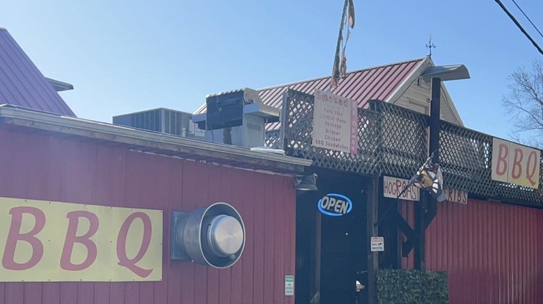 The front door of Rollin' Smoke BBQ