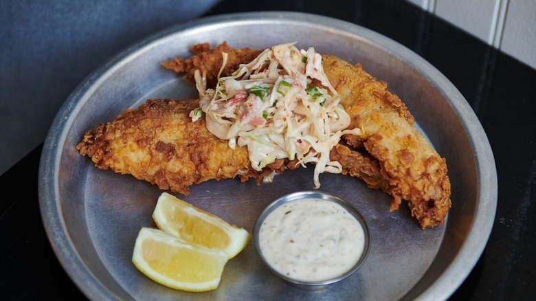 Coleslaw with catfish