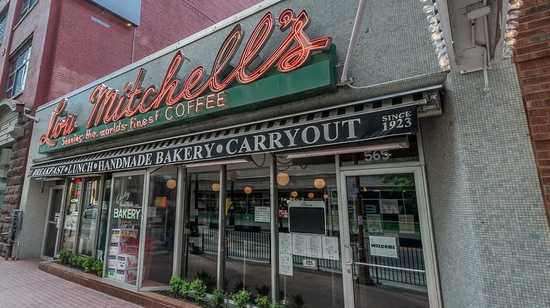 Lou Mitchell's storefront in Chicago