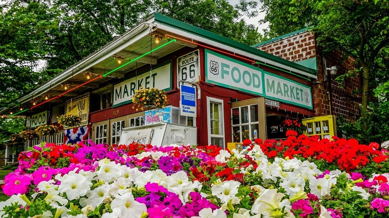 Storefront of Nelson's Old Riverton Market in Kansas