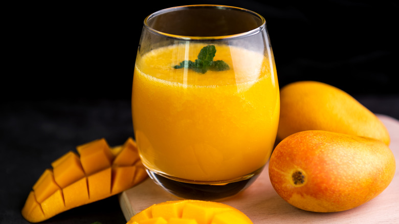 mango cocktail