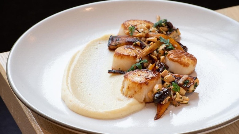 Beautifully plated scallops at Henrietta Red