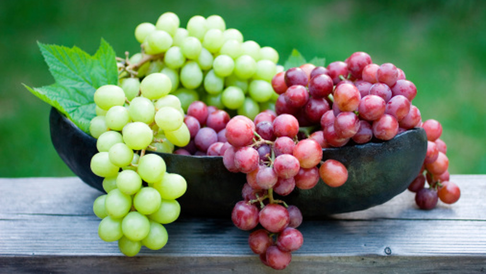 <a href="https://www.mashed.com/1761368/most-effective-way-wash-grapes/" target="_blank">The Absolute Best Way To Wash Grapes</a>
