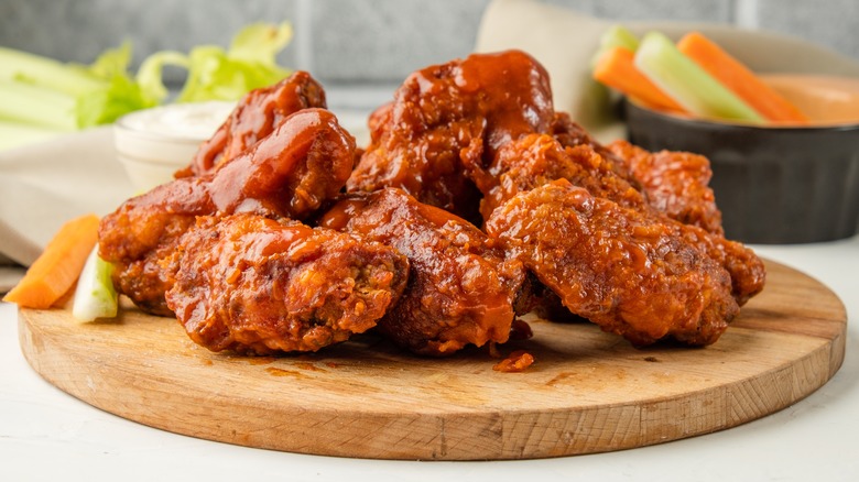 buffalo wings with carrots and celery
