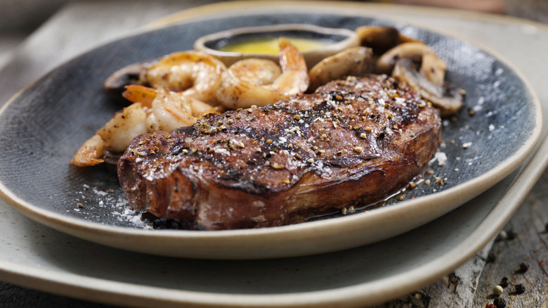 sirloin steak with shrimp