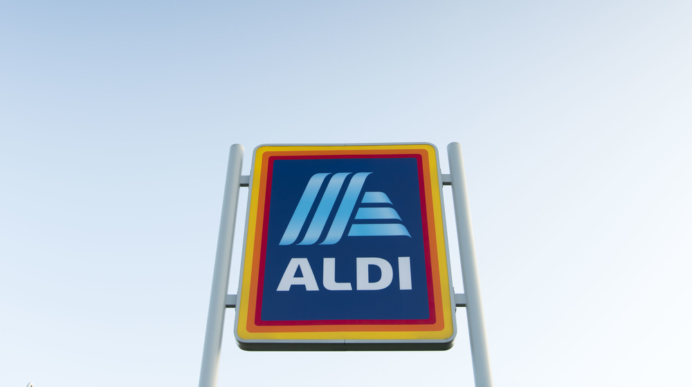 Aldi storefront sign