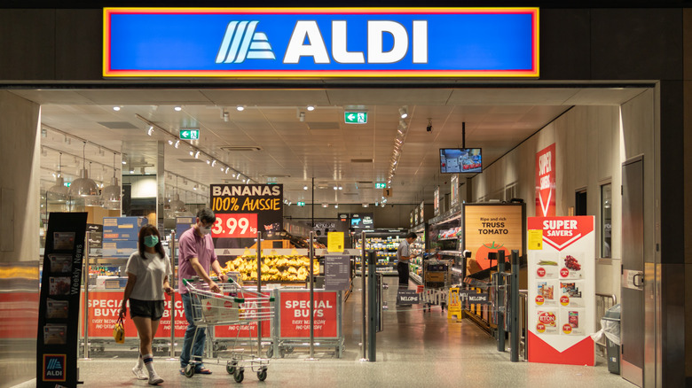 Aldi storefront with shoppers