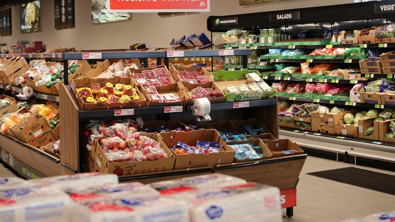 produce section of Aldi store