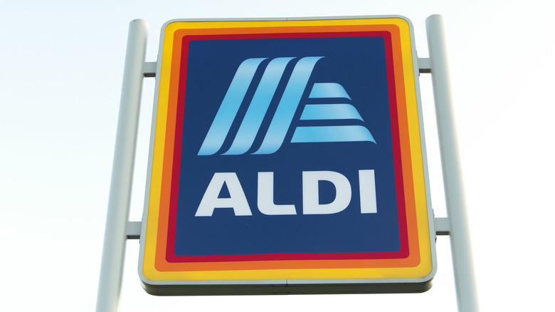 Aldi store sign