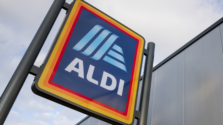 Aldi store sign